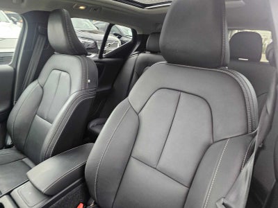 2025 Volvo XC40 Core Bright Theme