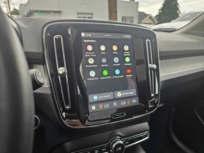 2025 Volvo XC40 Core Bright Theme