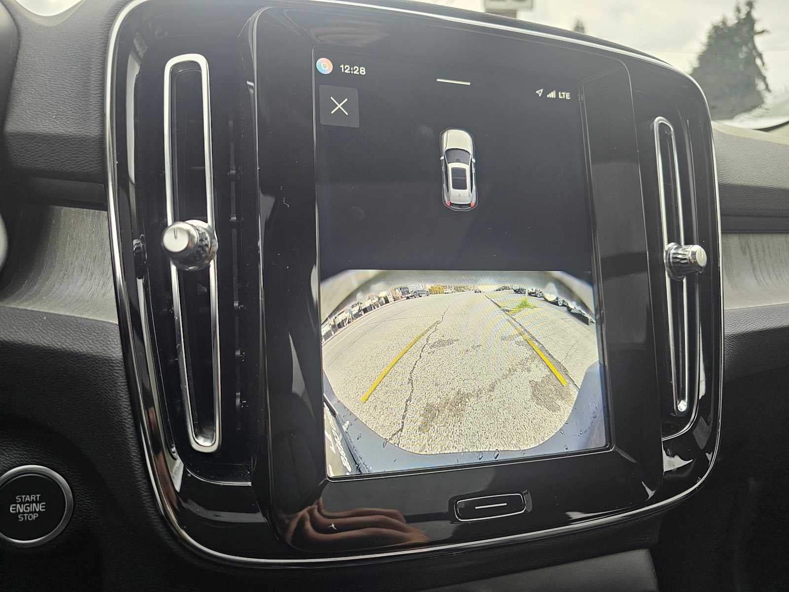 2025 Volvo XC40 Core Bright Theme