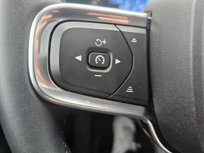 2025 Volvo XC40 Core Bright Theme