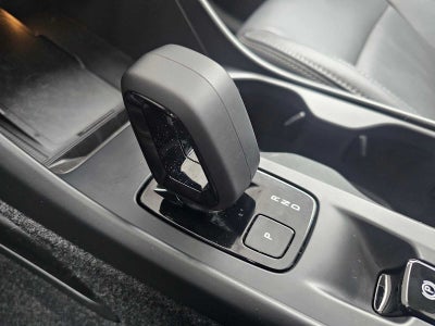 2025 Volvo XC40 Core Bright Theme