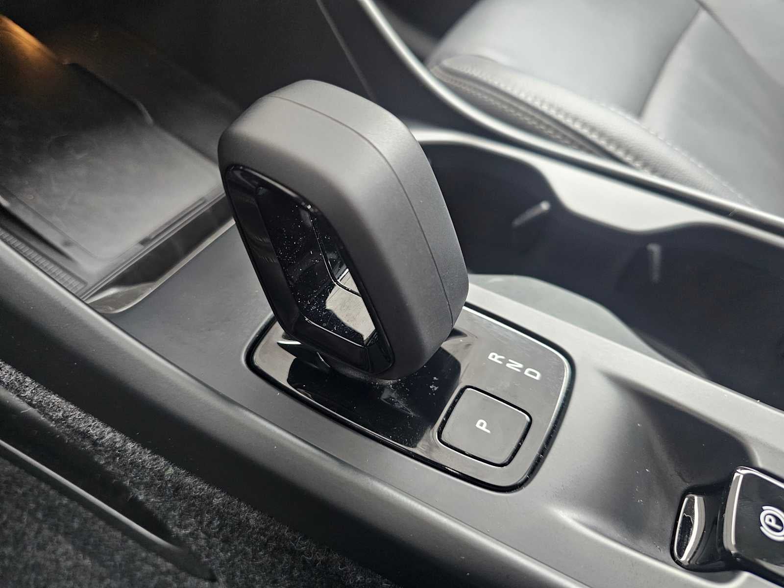 2025 Volvo XC40 Core Bright Theme