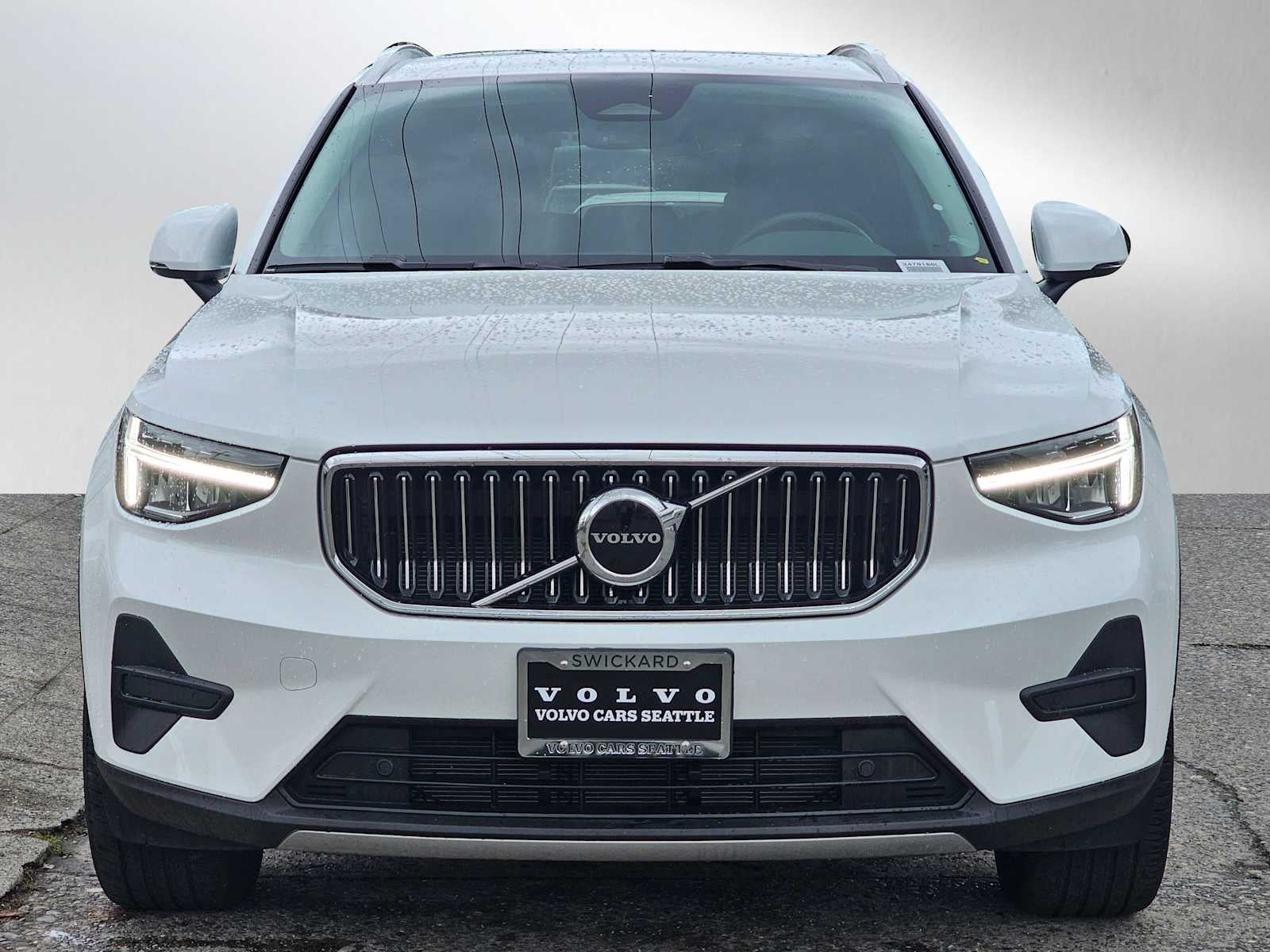 2025 Volvo XC40 Core Bright Theme