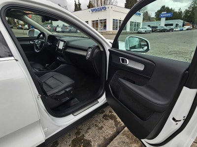 2025 Volvo XC40 Core Bright Theme