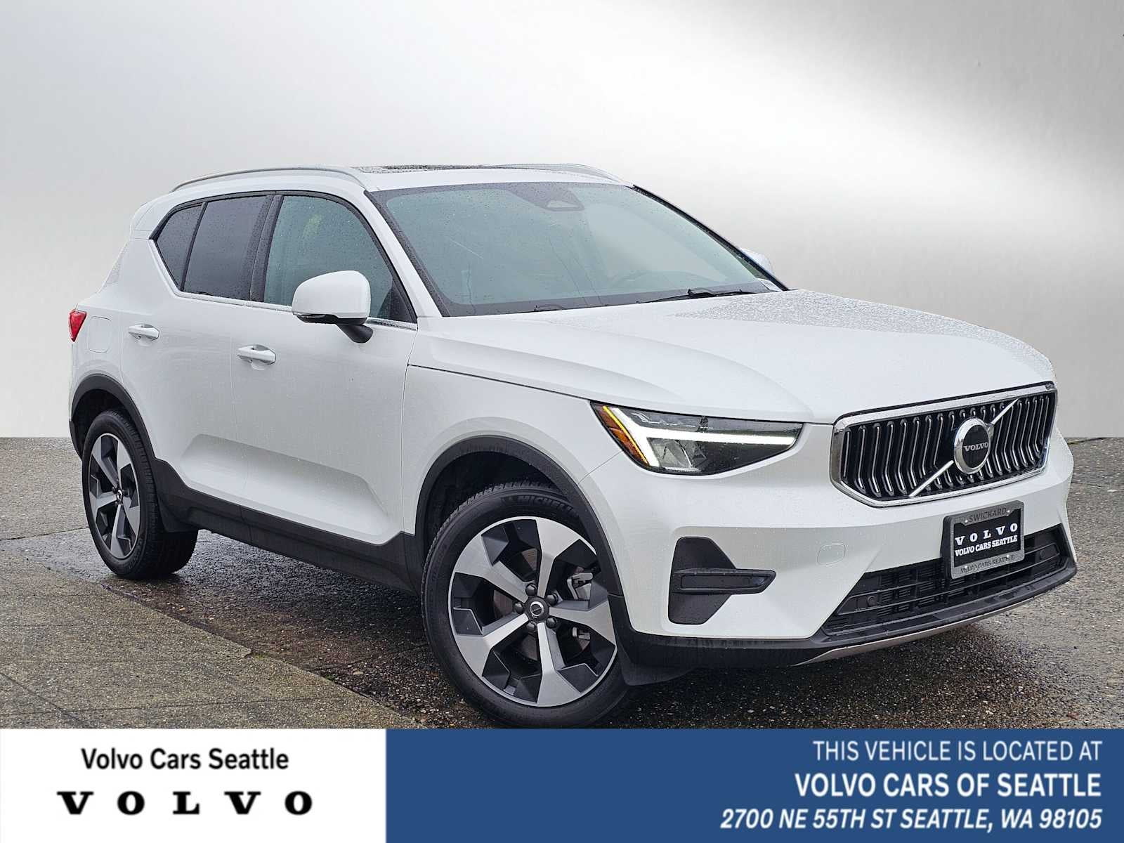 2025 Volvo XC40 Core Bright Theme