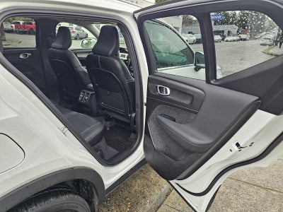 2025 Volvo XC40 Core Bright Theme