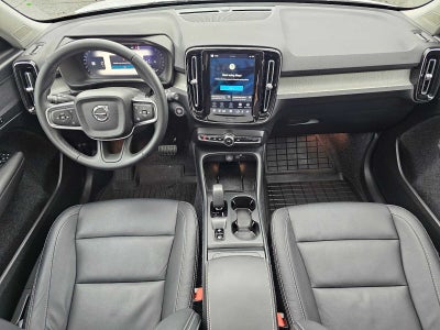 2025 Volvo XC40 Core Bright Theme