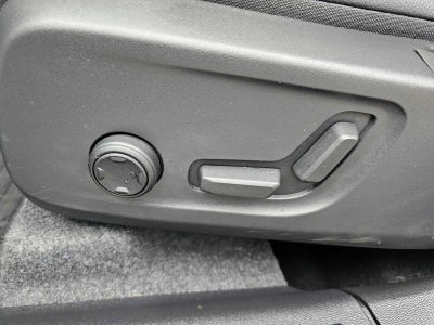 2025 Volvo XC40 Core Bright Theme