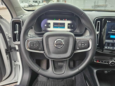 2025 Volvo XC40 Core Bright Theme