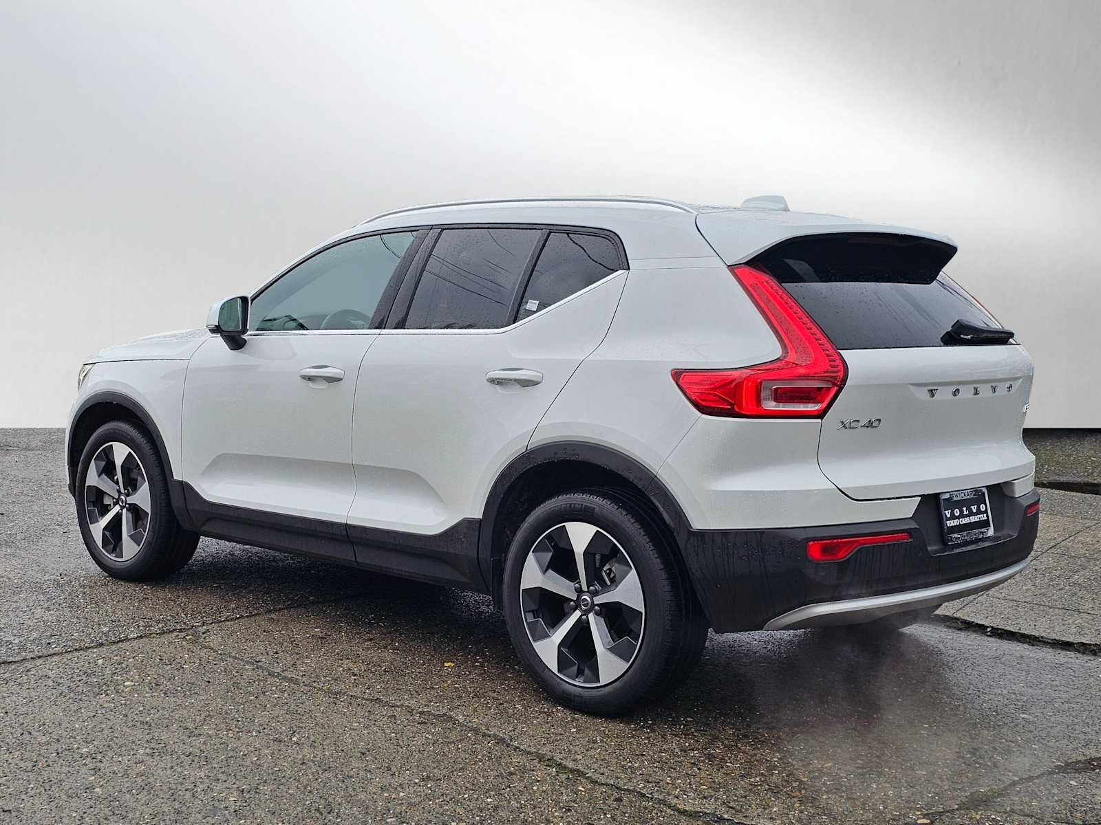 2025 Volvo XC40 Core Bright Theme