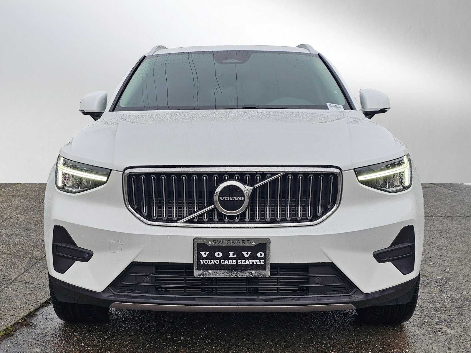 2025 Volvo XC40 Core Bright Theme