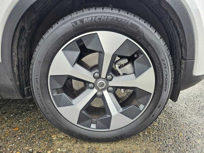 2025 Volvo XC40 Core Bright Theme