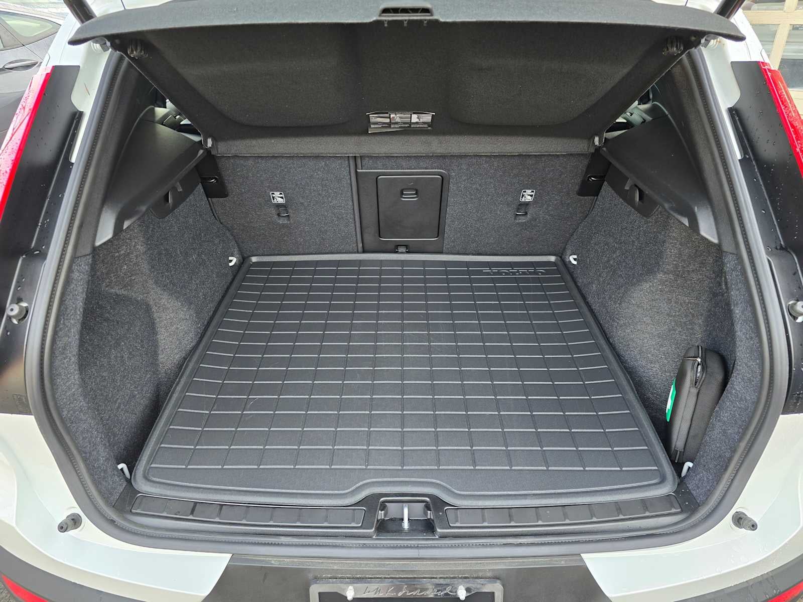 2025 Volvo XC40 Core Bright Theme