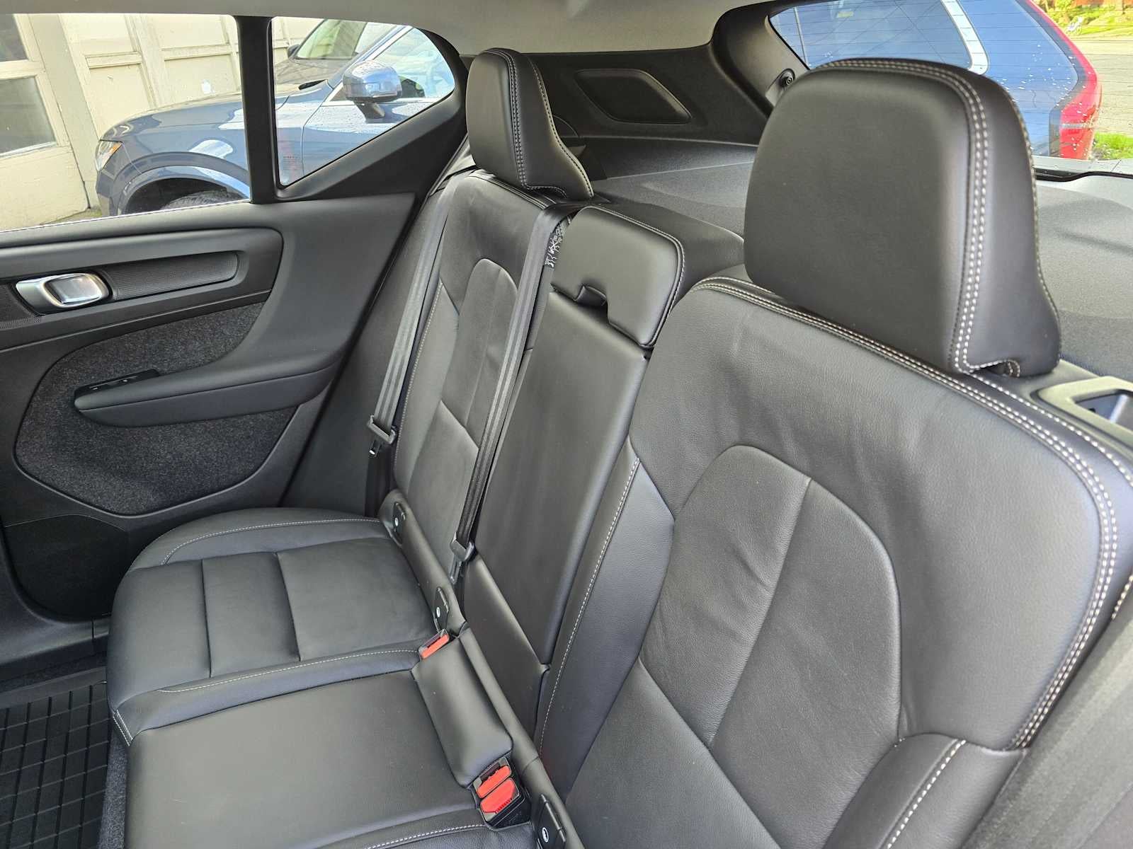 2025 Volvo XC40 Core Bright Theme