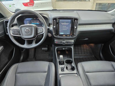 2025 Volvo XC40 Core Bright Theme