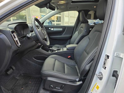 2025 Volvo XC40 Core Bright Theme