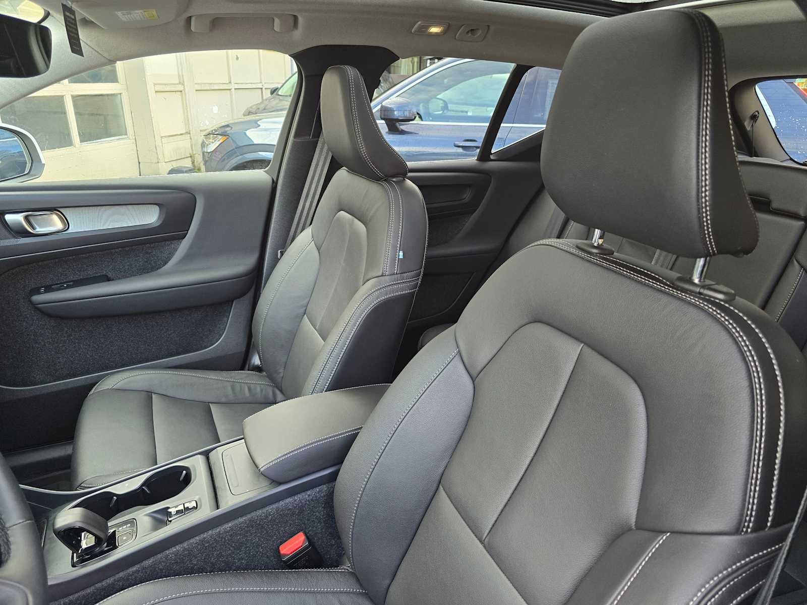 2025 Volvo XC40 Core Bright Theme