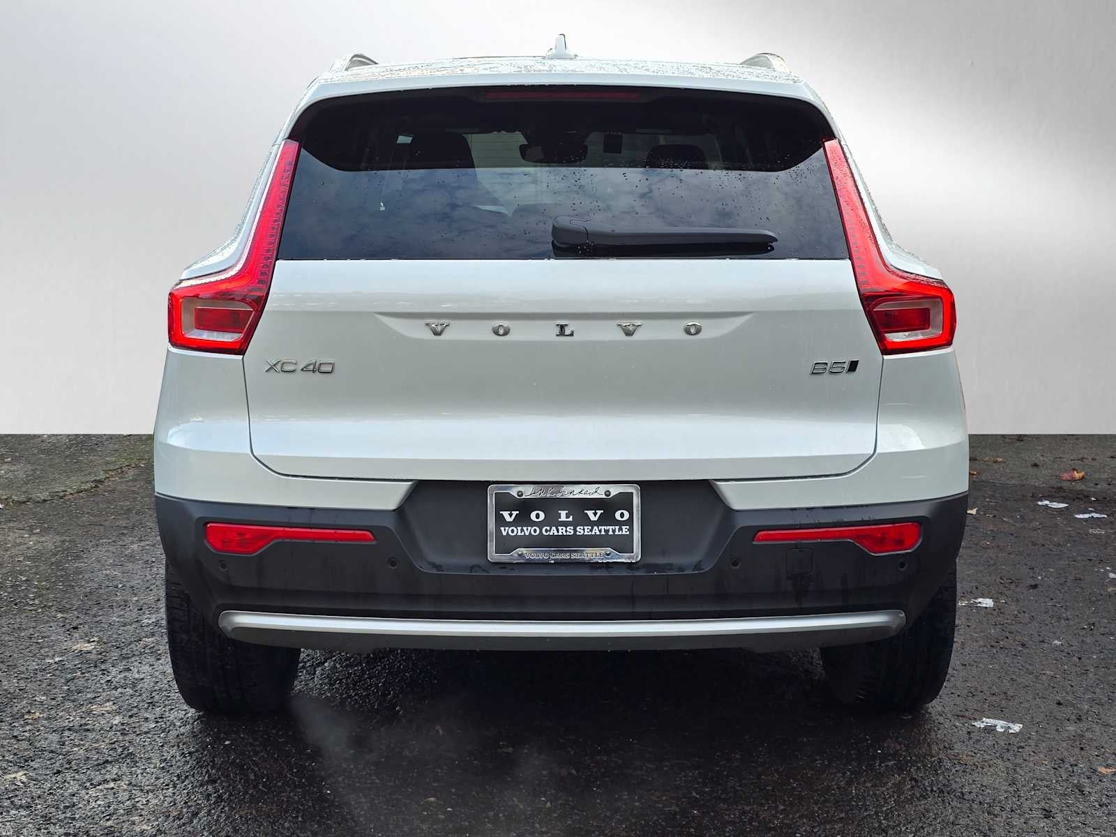 2025 Volvo XC40 Core Bright Theme