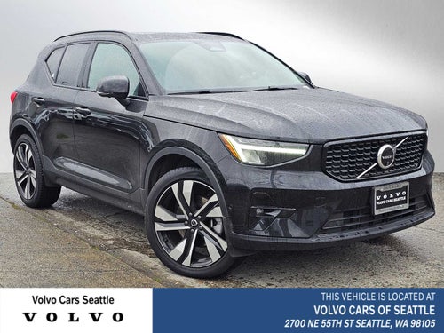 2024 Volvo XC40 Plus Dark Theme