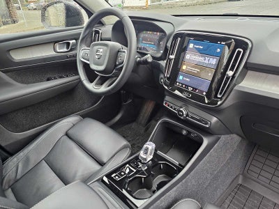 2024 Volvo XC40 Plus Dark Theme