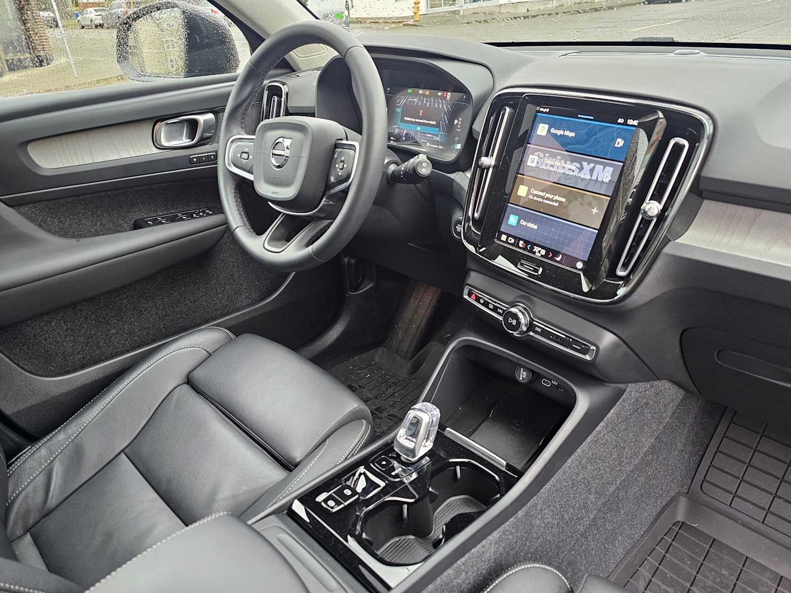 2024 Volvo XC40 Plus Dark Theme