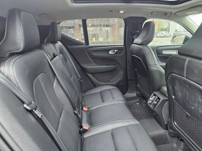 2024 Volvo XC40 Plus Dark Theme