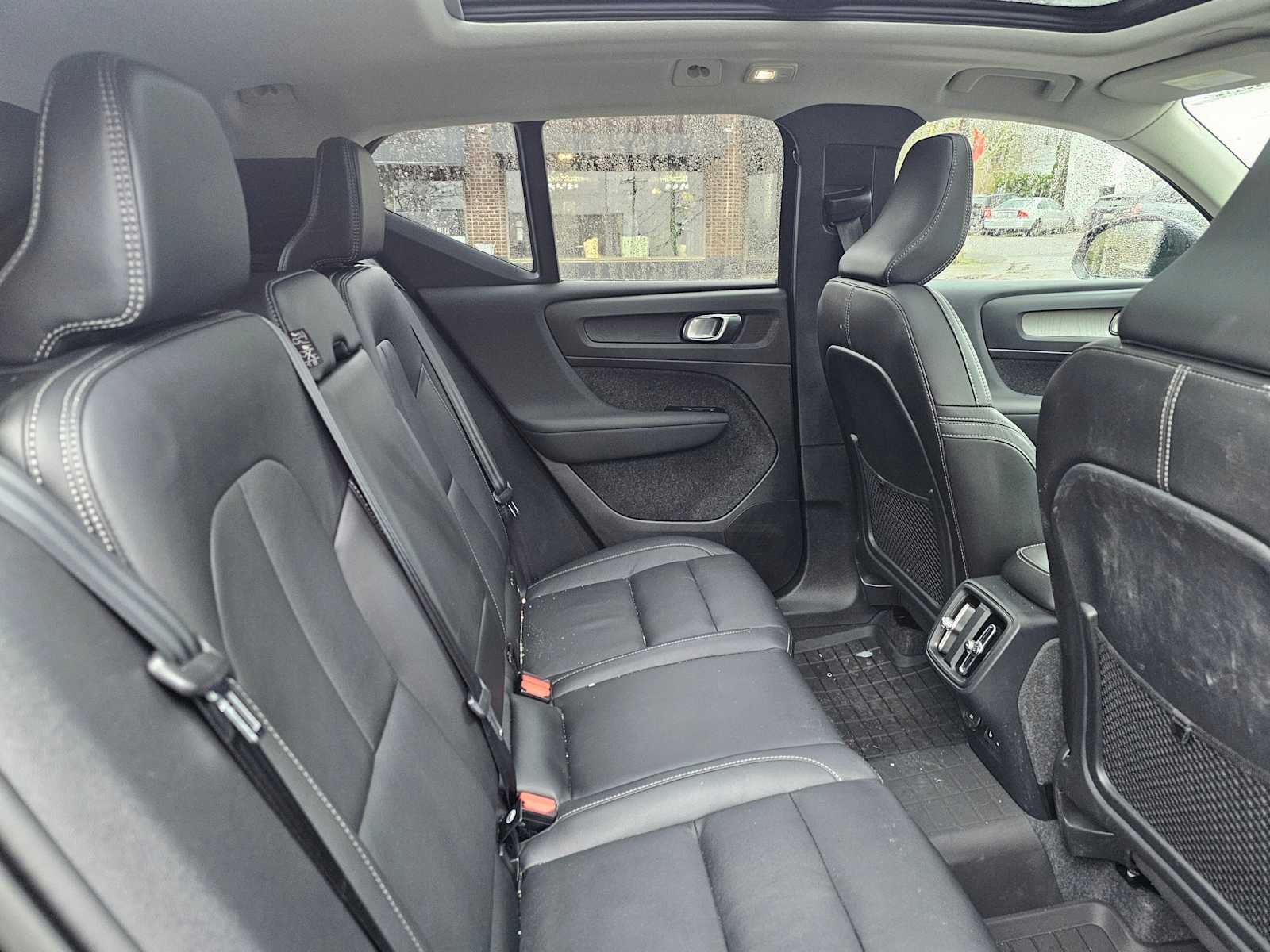 2024 Volvo XC40 Plus Dark Theme