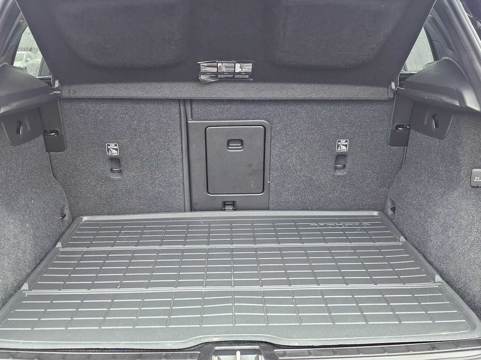 2024 Volvo XC40 Plus Dark Theme