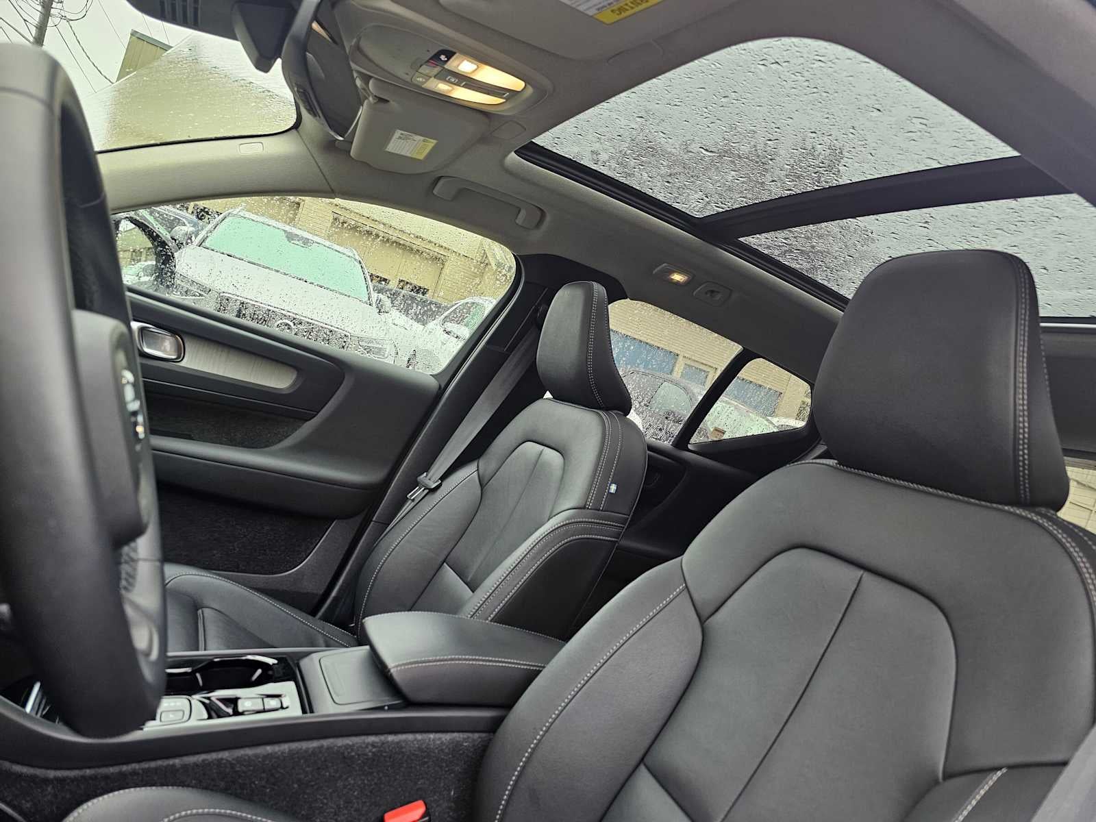 2024 Volvo XC40 Plus Dark Theme