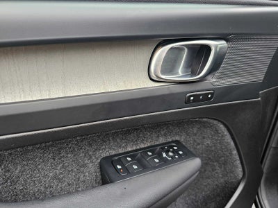 2024 Volvo XC40 Plus Dark Theme