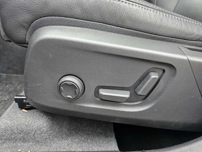 2024 Volvo XC40 Plus Dark Theme