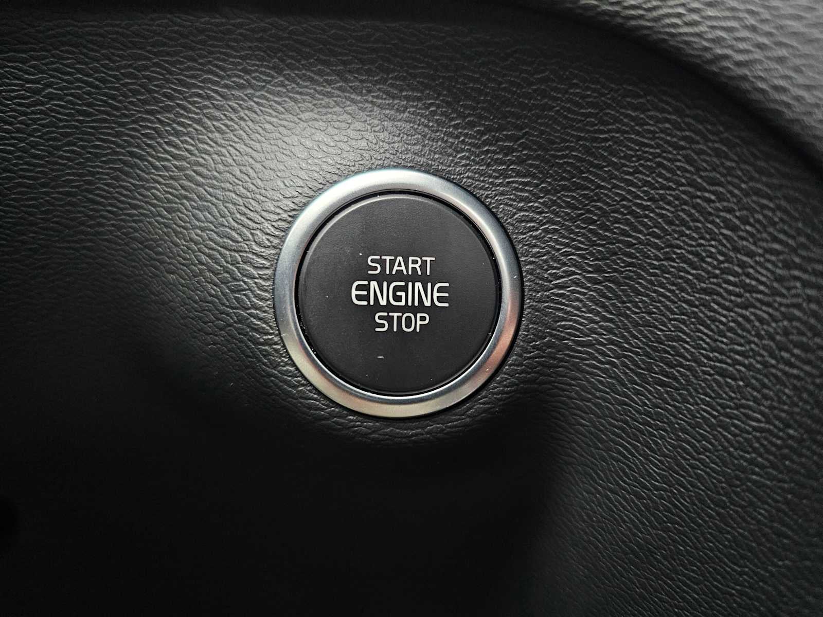 2024 Volvo XC40 Plus Dark Theme