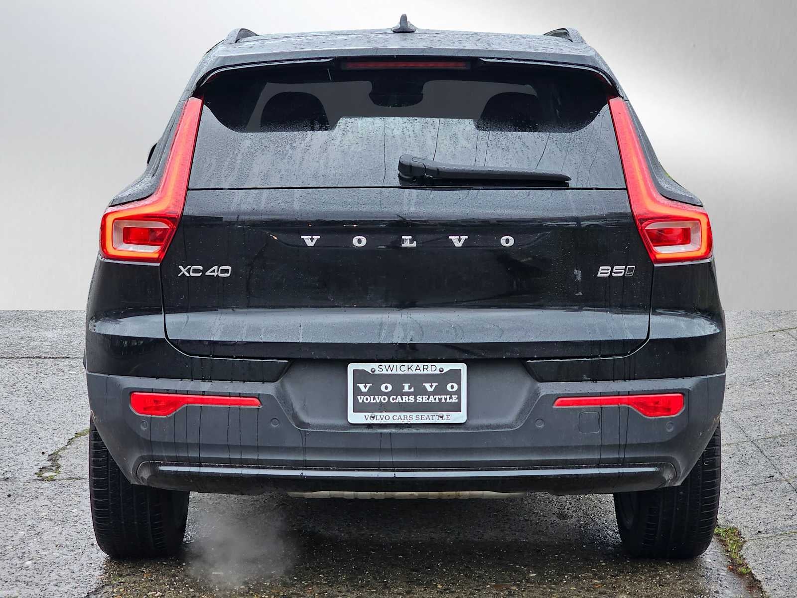 2024 Volvo XC40 Plus Dark Theme