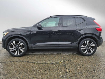 2024 Volvo XC40 Plus Dark Theme