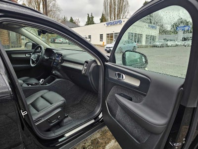 2024 Volvo XC40 Plus Dark Theme