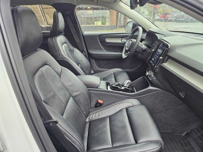 2024 Volvo XC40 Ultimate Dark Theme