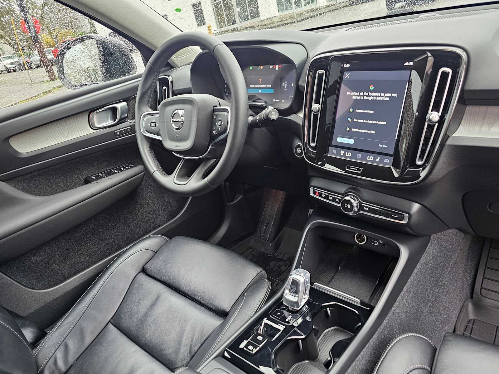 2024 Volvo XC40 Ultimate Dark Theme