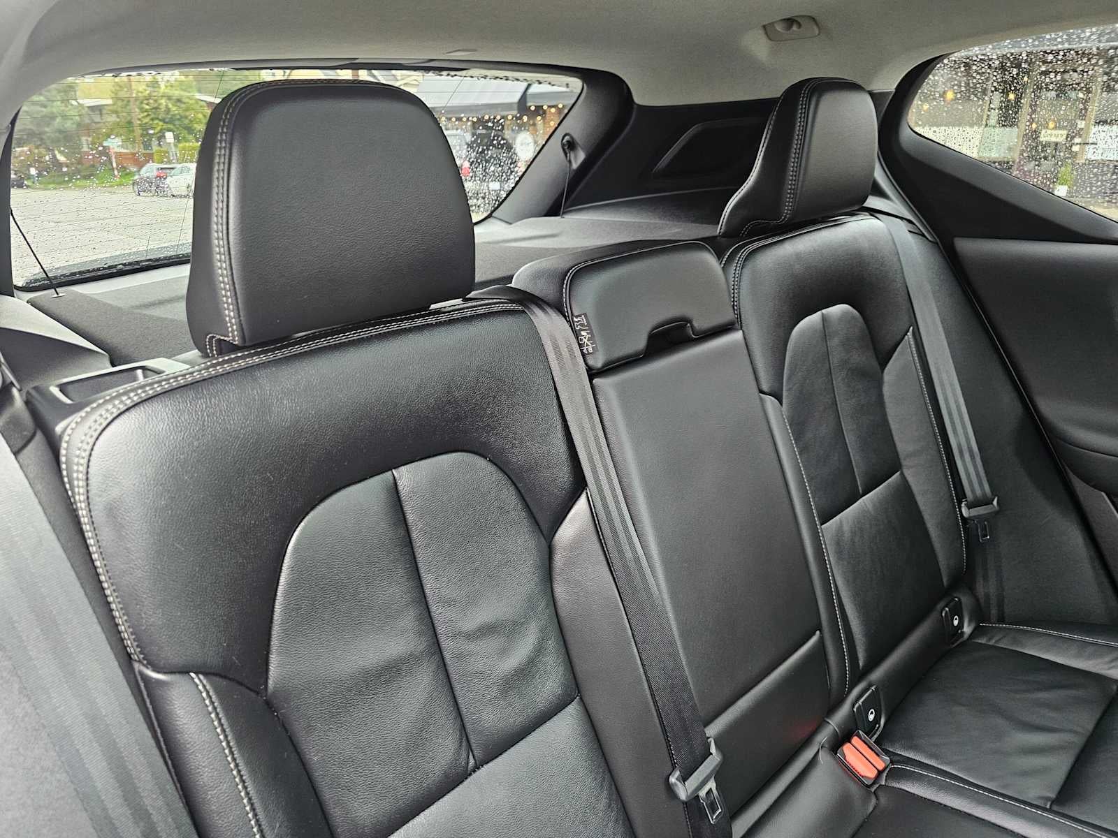 2024 Volvo XC40 Ultimate Dark Theme