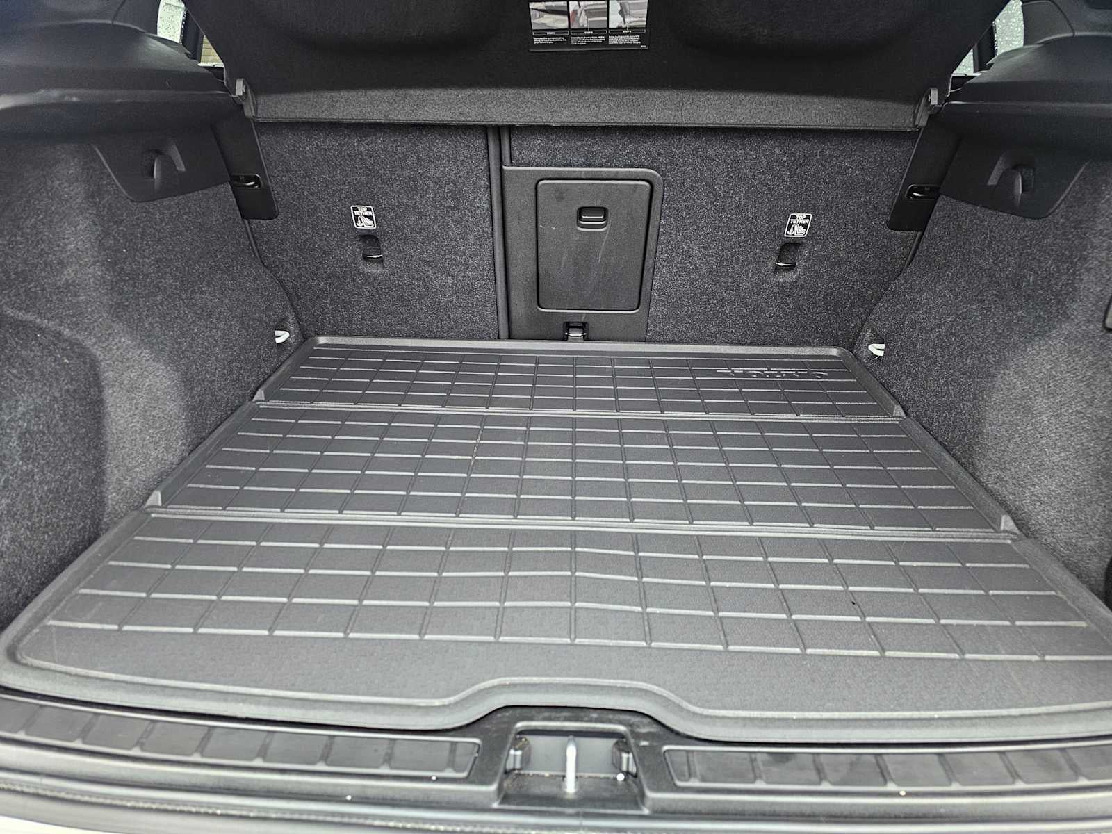 2024 Volvo XC40 Ultimate Dark Theme