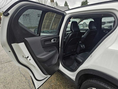 2024 Volvo XC40 Ultimate Dark Theme