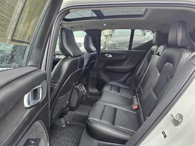 2024 Volvo XC40 Ultimate Dark Theme