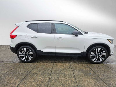 2024 Volvo XC40 Ultimate Dark Theme
