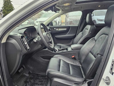 2024 Volvo XC40 Ultimate Dark Theme