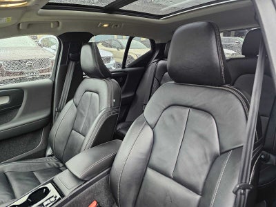 2024 Volvo XC40 Ultimate Dark Theme