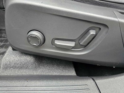 2024 Volvo XC40 Ultimate Dark Theme