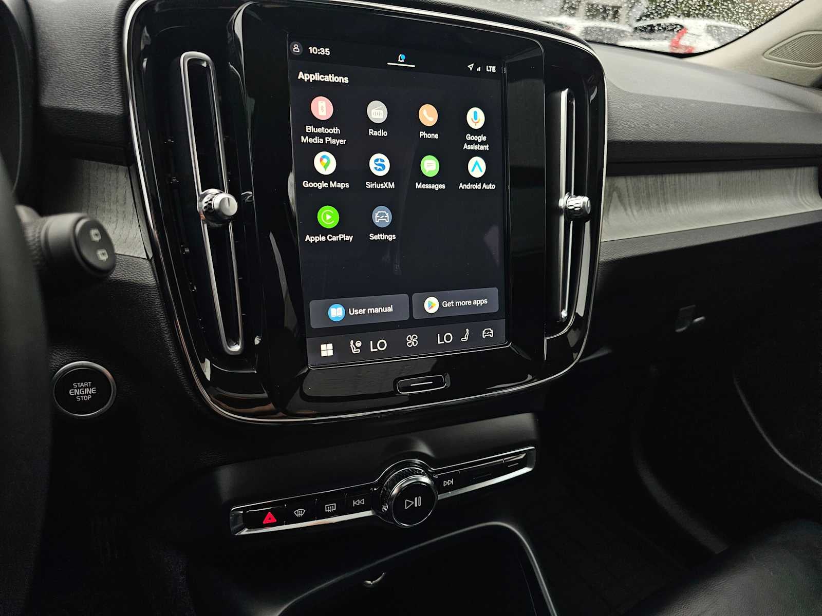 2024 Volvo XC40 Ultimate Dark Theme