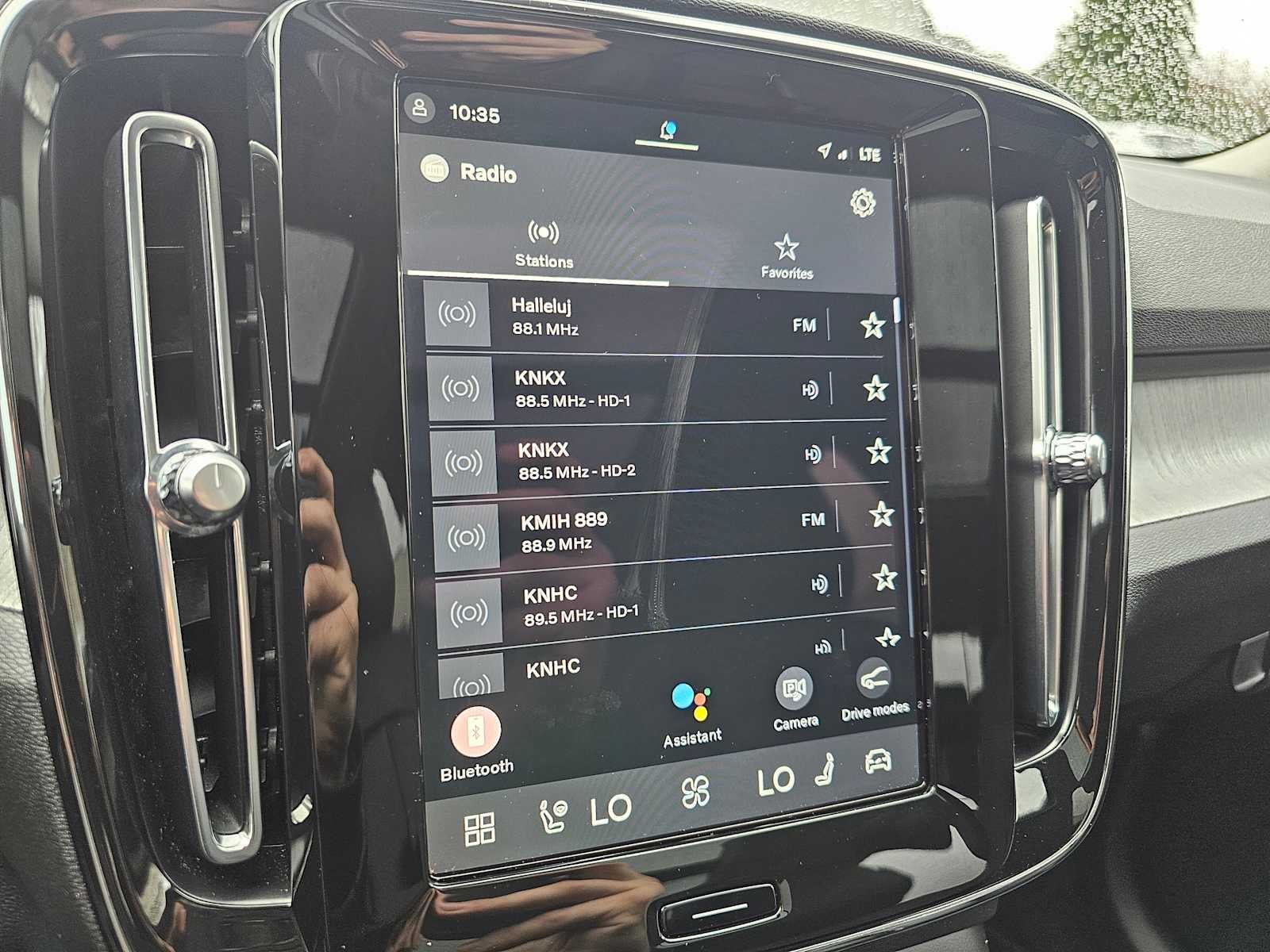 2024 Volvo XC40 Ultimate Dark Theme