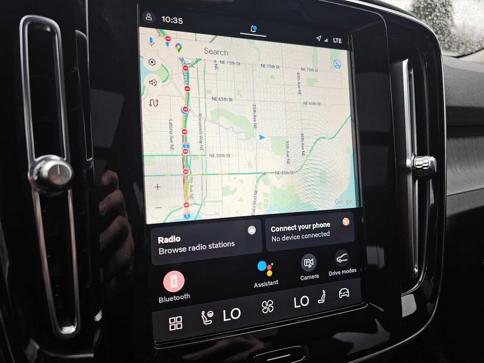 2024 Volvo XC40 Ultimate Dark Theme