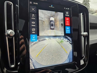 2024 Volvo XC40 Ultimate Dark Theme