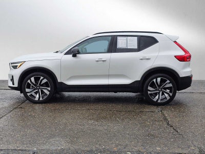 2024 Volvo XC40 Ultimate Dark Theme